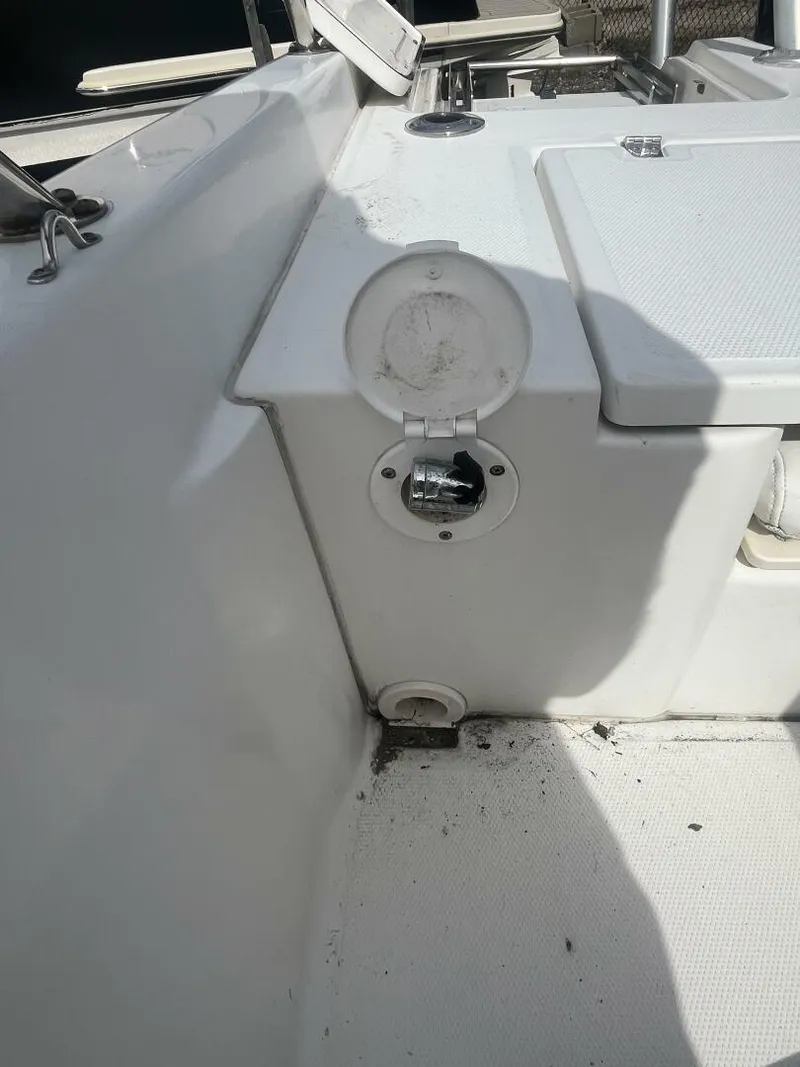 Slide: The Image of Boston Whaler 230 DAUNTLESS 2008 - 5659892