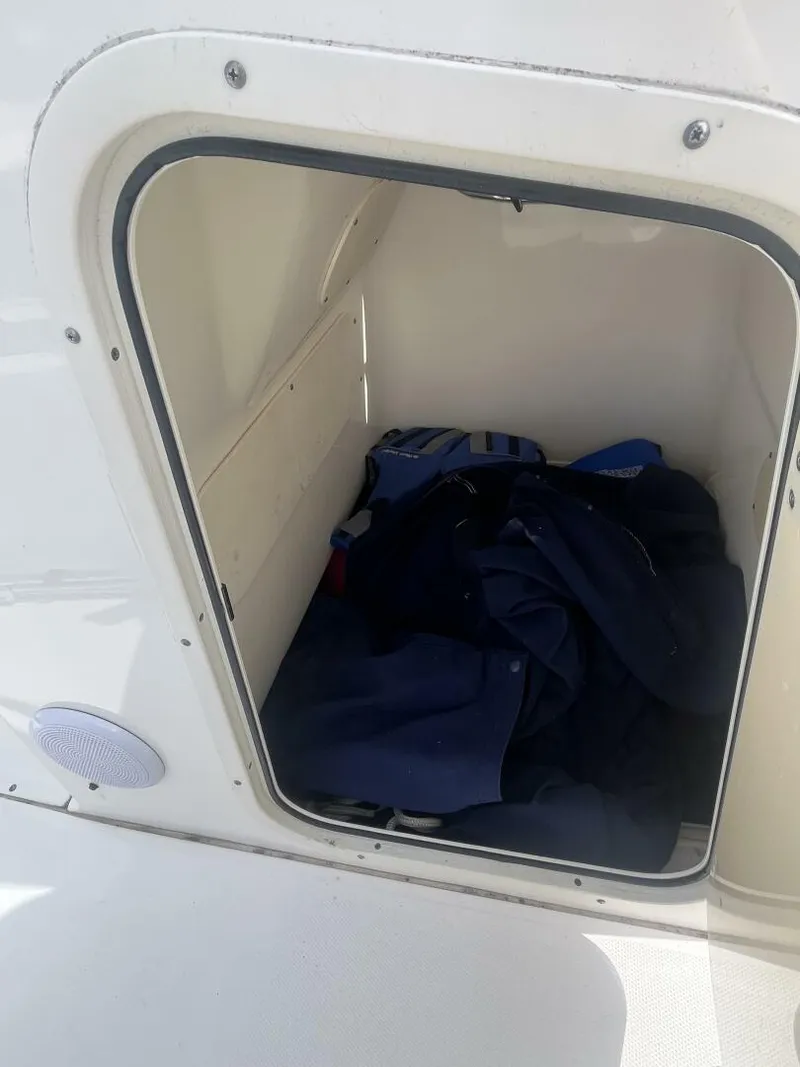 Slide: The Image of Boston Whaler 230 DAUNTLESS 2008 - 5659894