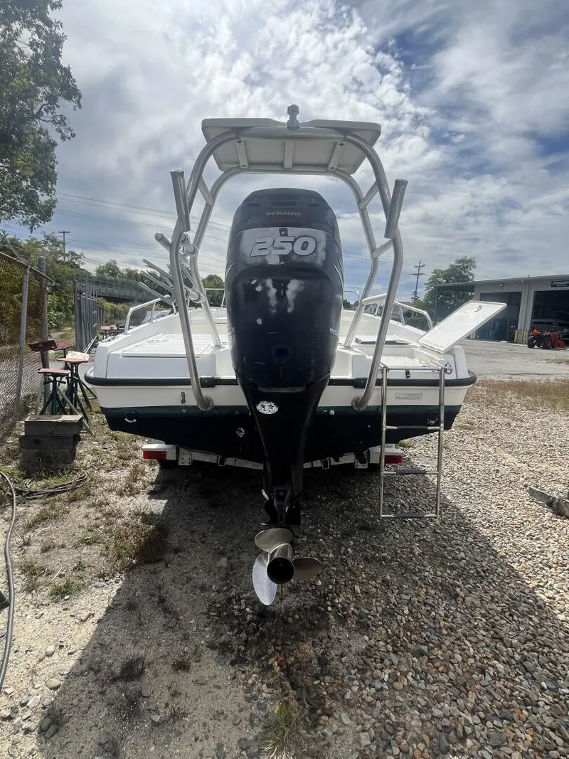 Slide: The Image of Boston Whaler 230 DAUNTLESS 2008 - 5659866