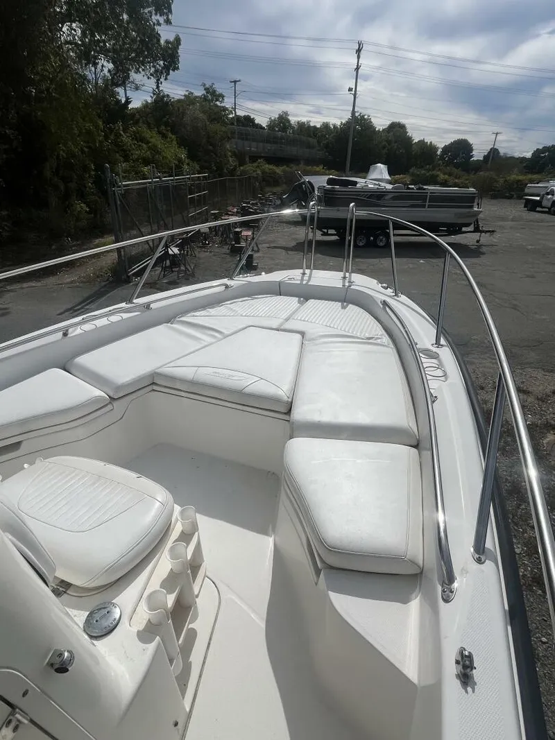 Slide: The Image of Boston Whaler 230 DAUNTLESS 2008 - 5659870