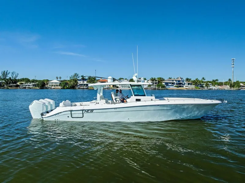 The Image of HCB 42 Lujo 2023 - 5772945