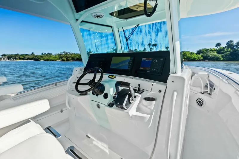 Slide: The Image of HCB 42 Lujo 2023 - 5772978