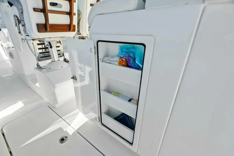 Slide: The Image of HCB 42 Lujo 2023 - 5773006