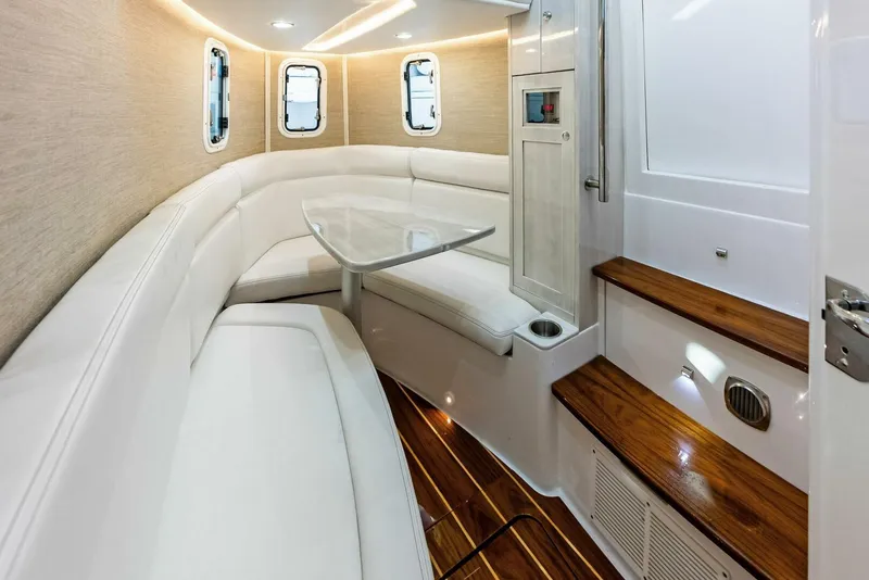 Slide: The Image of HCB 42 Lujo 2023 - 5773024