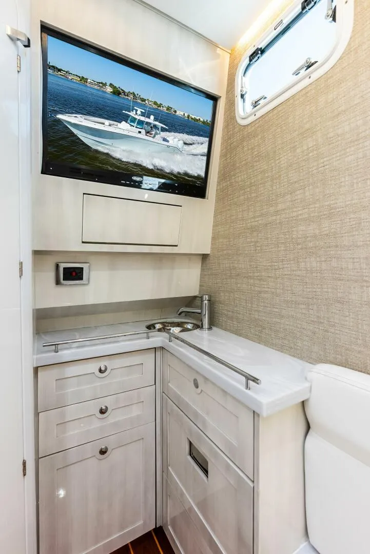 Slide: The Image of HCB 42 Lujo 2023 - 5773027