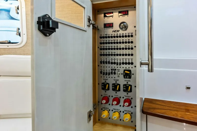 Slide: The Image of HCB 42 Lujo 2023 - 5773031