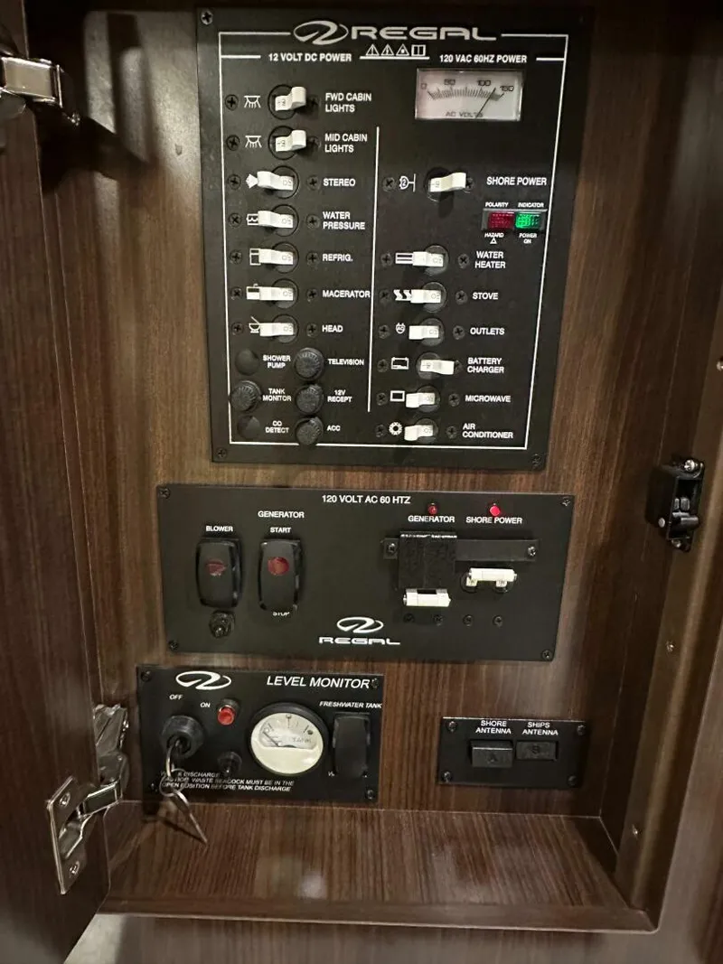 Slide: The Image of Regal 28 Express 2018 - 5660700