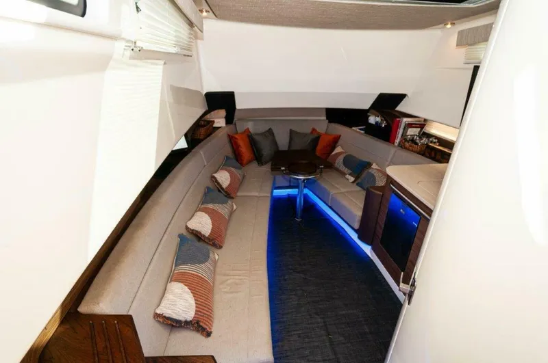 Slide: The Image of 2018 42 Boston Whaler 420 Outrage The Tyder II Salon (1) - 5661201