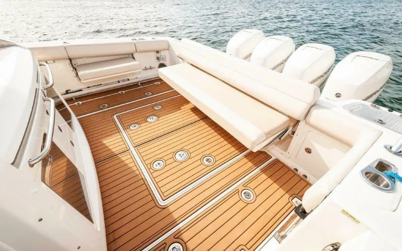 Slide: The Image of 2018 42 Boston Whaler 420 Outrage The Tyder II Cockpit - 5661217