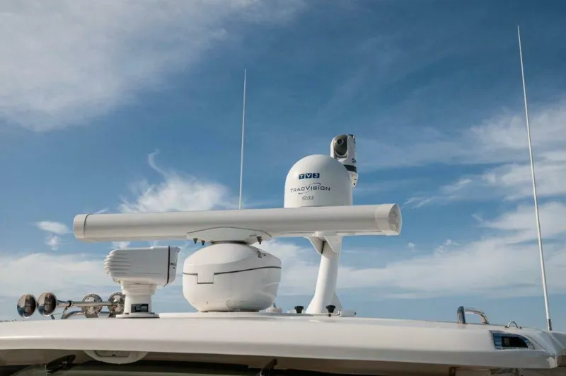 Slide: The Image of 2018 42 Boston Whaler 420 Outrage The Tyder II Antenna - 5661229