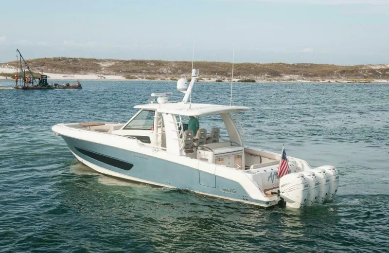 Slide: The Image of 2018 42 Boston Whaler 420 Outrage The Tyder II Port Profile (2) - 5661232