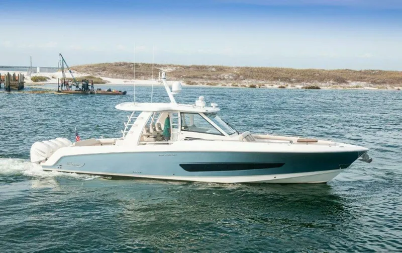 Slide: The Image of 2018 42 Boston Whaler 420 Outrage The Tyder II Stbd Profile (3) - 5661234
