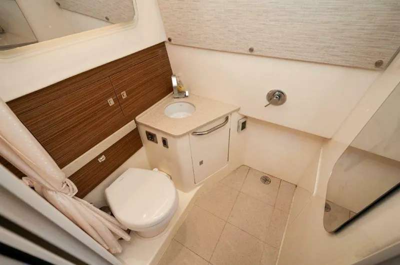 Slide: The Image of 2018 42 Boston Whaler 420 Outrage The Tyder II Head (1) - 5661206