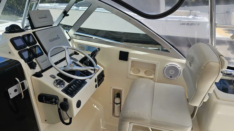 Slide: The Image of Pursuit 3070 Offshore Express 2004 - 5661031