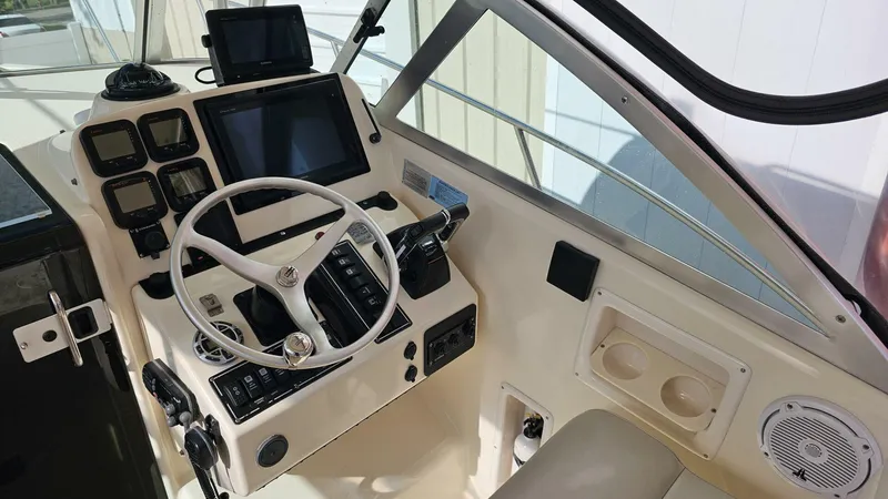 Slide: The Image of Pursuit 3070 Offshore Express 2004 - 5661009