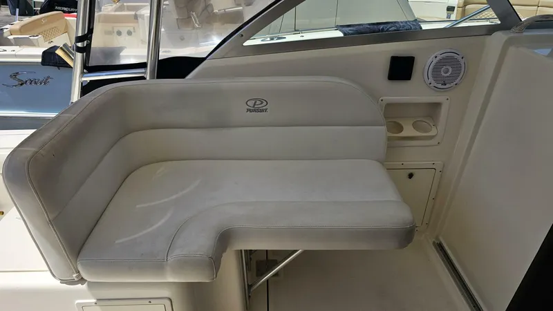 Slide: The Image of Pursuit 3070 Offshore Express 2004 - 5661032