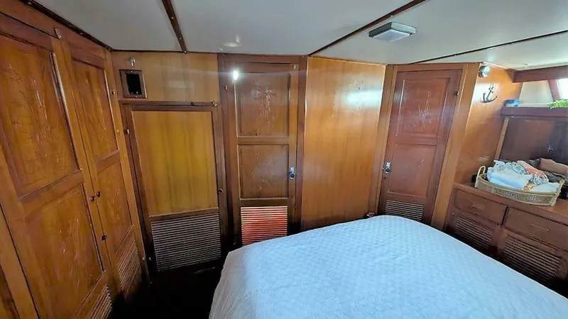 Slide: The Image of Heritage East 40 1986 - 5662601