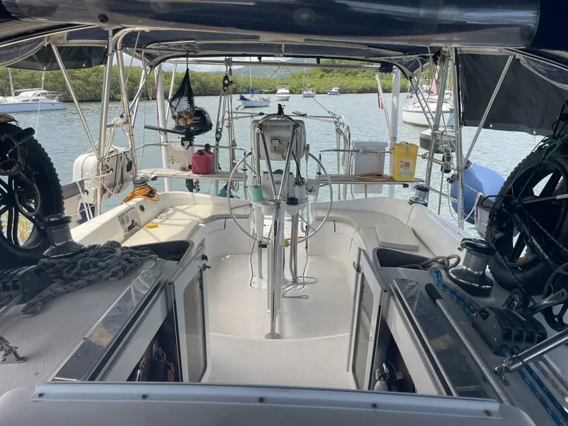 Slide: The Image of Hunter 44 Aft Cockpit 2004 - 5662925