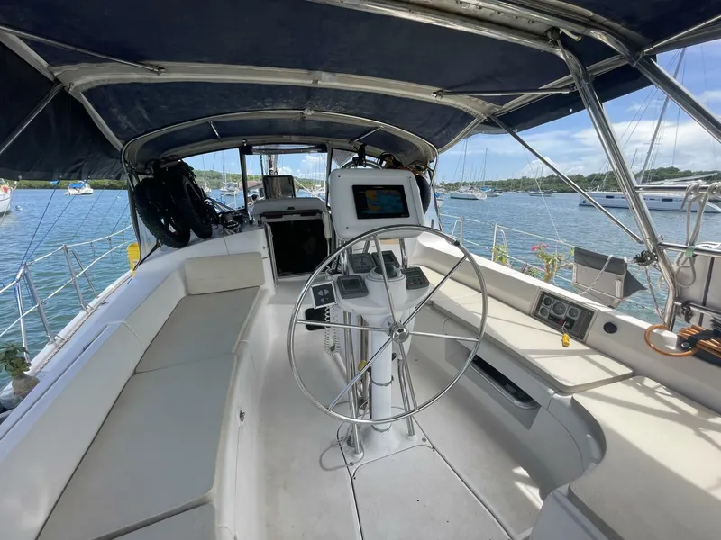 Slide: The Image of Hunter 44 Aft Cockpit 2004 - 5662927