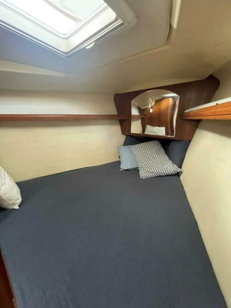 Slide: The Image of Hunter 44 Aft Cockpit 2004 - 5662938