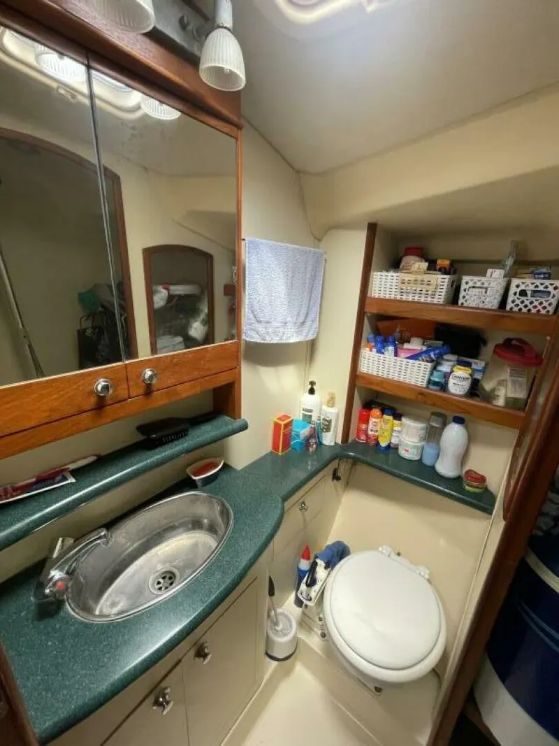 Slide: The Image of Hunter 44 Aft Cockpit 2004 - 5670946