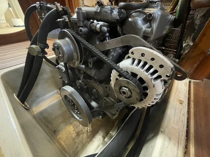 Slide: The Image of Hunter 44 Aft Cockpit 2004 - 5662932