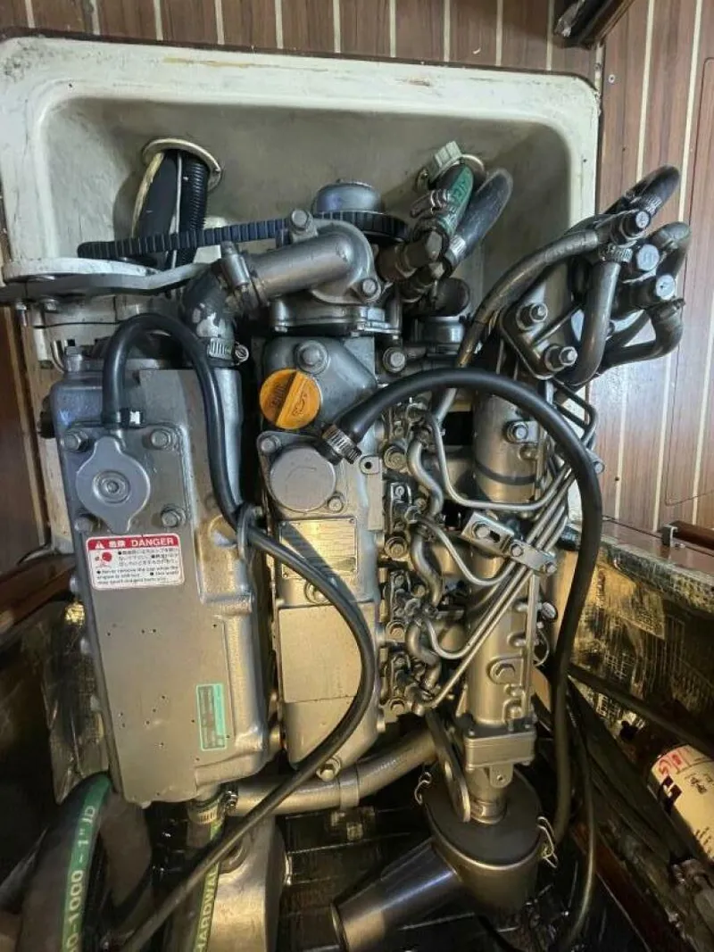 Slide: The Image of Hunter 44 Aft Cockpit 2004 - 5662926