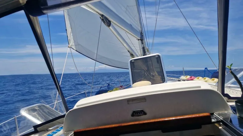 Slide: The Image of Hunter 44 Aft Cockpit 2004 - 5662944