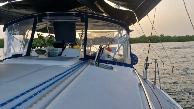 Slide: The Image of Hunter 44 Aft Cockpit 2004 - 5662943