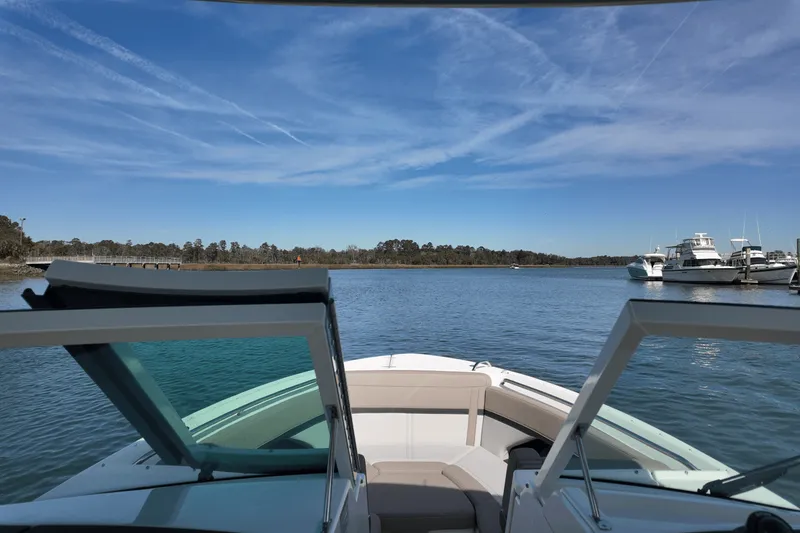 Slide: The Image of Boston Whaler 280 Vantage 2025 - 10