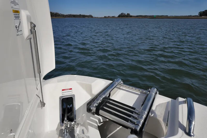 Slide: The Image of Boston Whaler 280 Vantage 2025 - 12