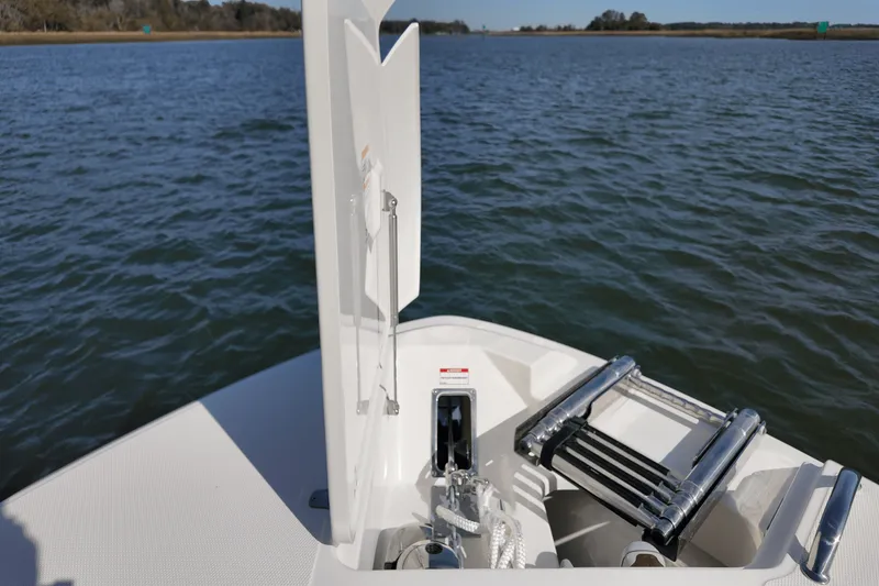 Slide: The Image of Boston Whaler 280 Vantage 2025 - 13