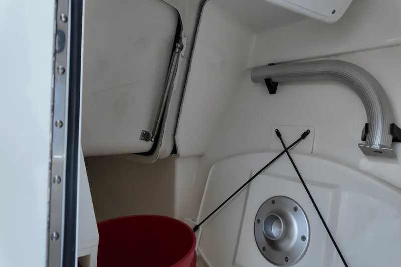 Slide: The Image of Boston Whaler 280 Vantage 2025 - 16