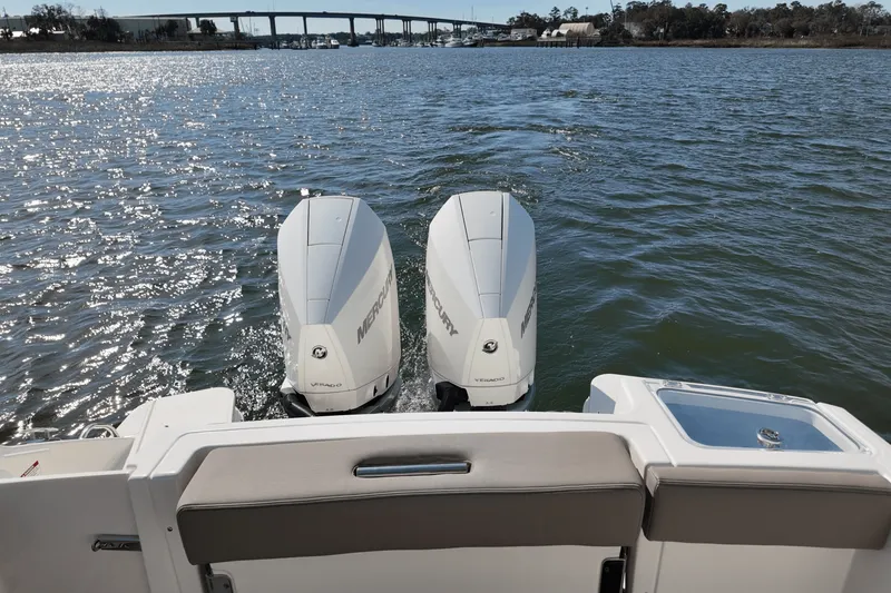 Slide: The Image of Boston Whaler 280 Vantage 2025 - 2