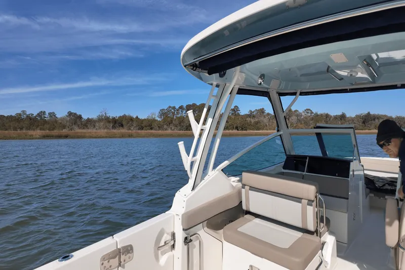 Slide: The Image of Boston Whaler 280 Vantage 2025 - 3