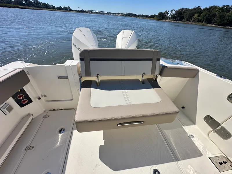 Slide: The Image of Boston Whaler 280 Vantage 2025 - 34