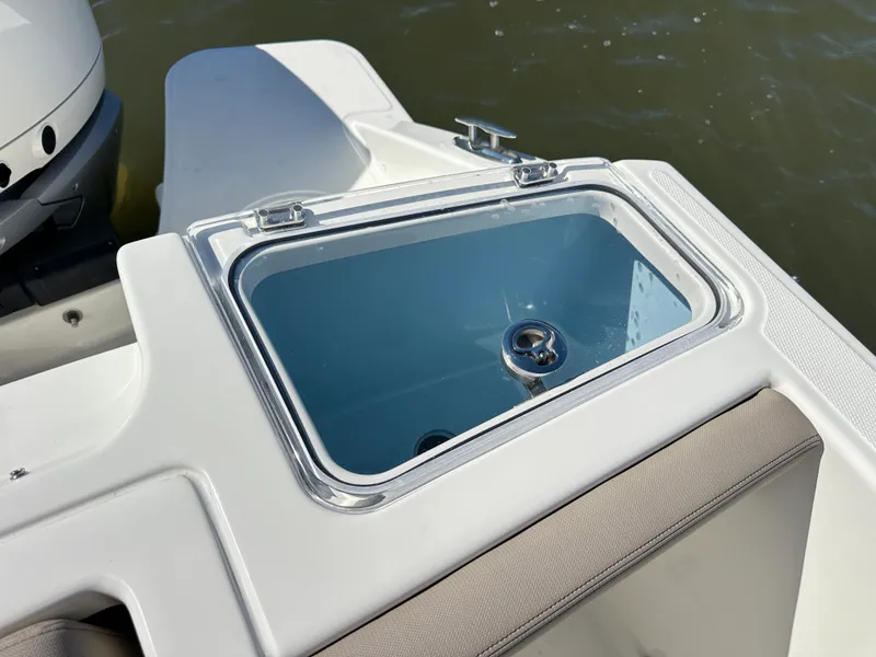 Slide: The Image of Boston Whaler 280 Vantage 2025 - 35