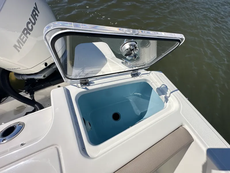Slide: The Image of Boston Whaler 280 Vantage 2025 - 36