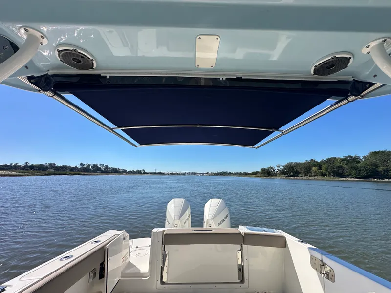 Slide: The Image of Boston Whaler 280 Vantage 2025 - 39