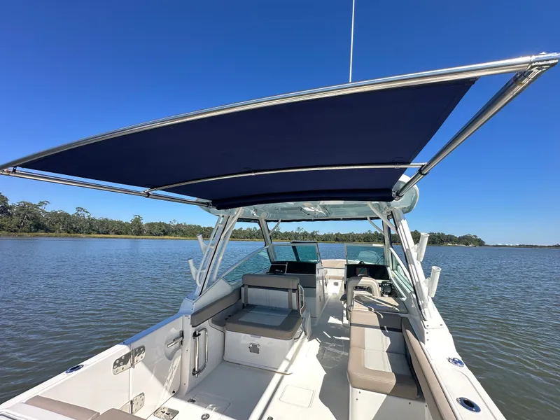 Slide: The Image of Boston Whaler 280 Vantage 2025 - 40