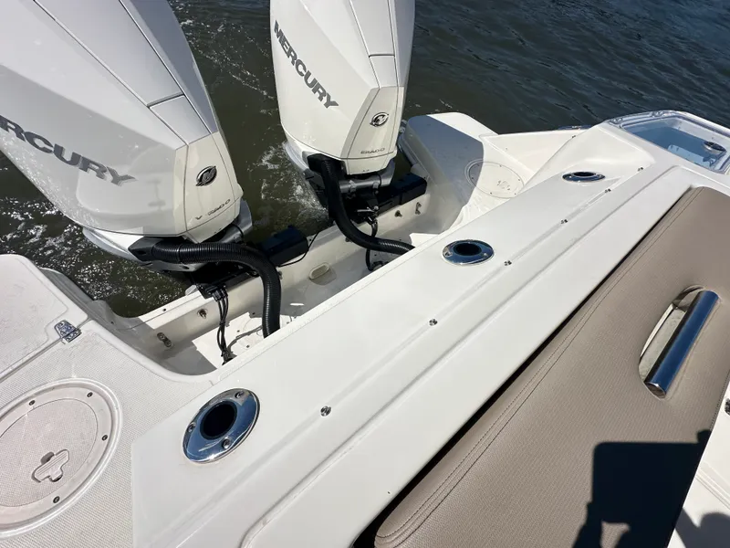 Slide: The Image of Boston Whaler 280 Vantage 2025 - 42