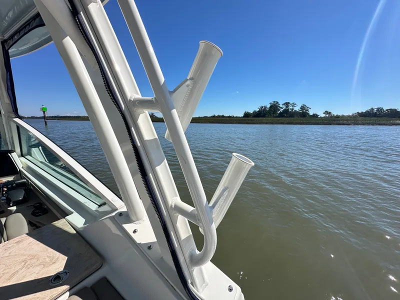 Slide: The Image of Boston Whaler 280 Vantage 2025 - 44