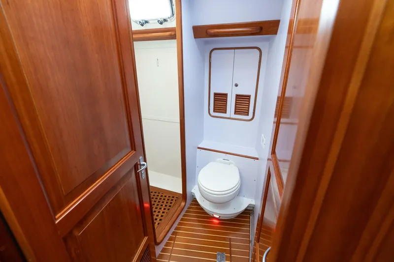 Slide: The Image of Passport Vista 545 Center Cockpit 2018 - 5675738