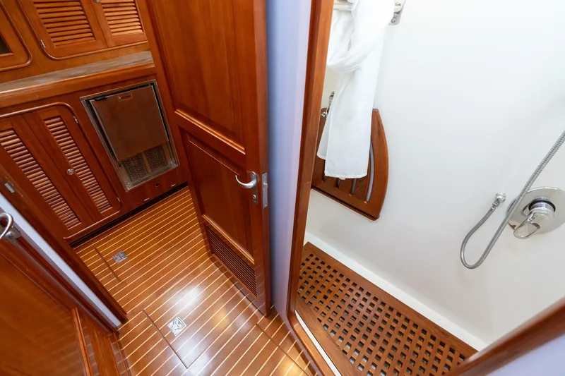 Slide: The Image of Passport Vista 545 Center Cockpit 2018 - 5675740