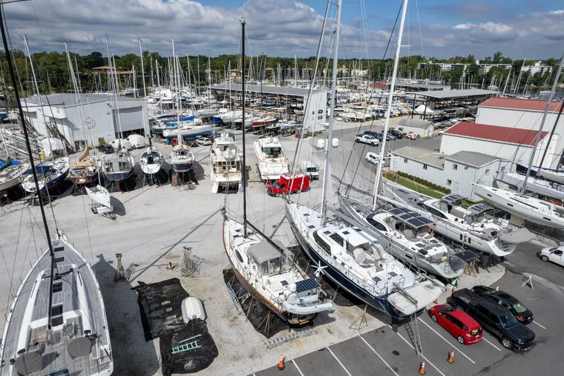 Slide: The Image of Passport Vista 545 Center Cockpit 2018 - 5675840