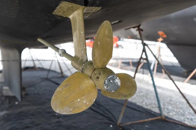 Slide: The Image of Passport Vista 545 Center Cockpit 2018 - 5675838