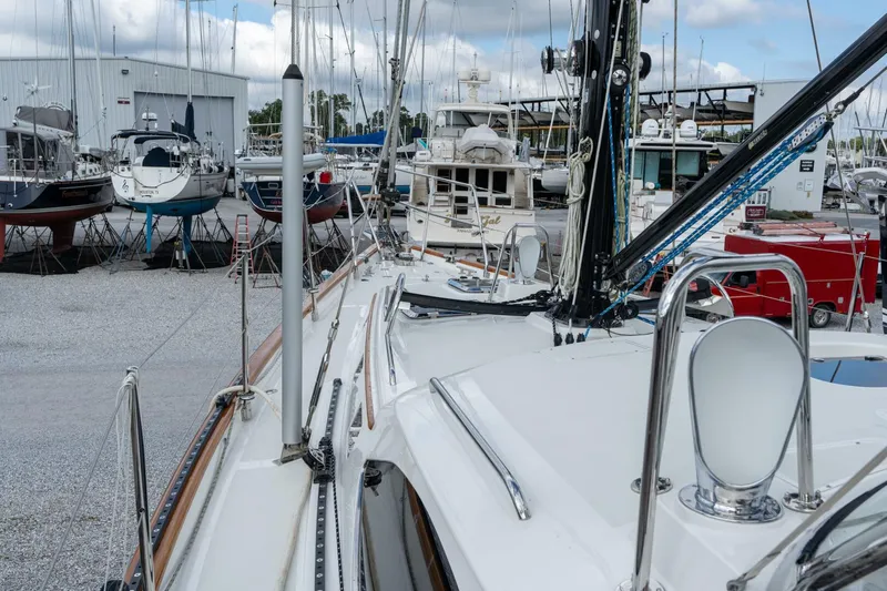 Slide: The Image of Passport Vista 545 Center Cockpit 2018 - 5675829