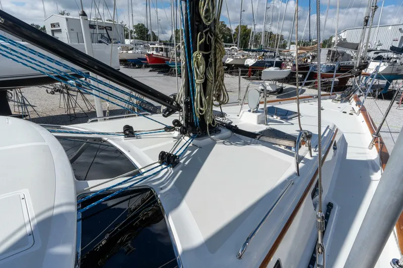 Slide: The Image of Passport Vista 545 Center Cockpit 2018 - 5675776