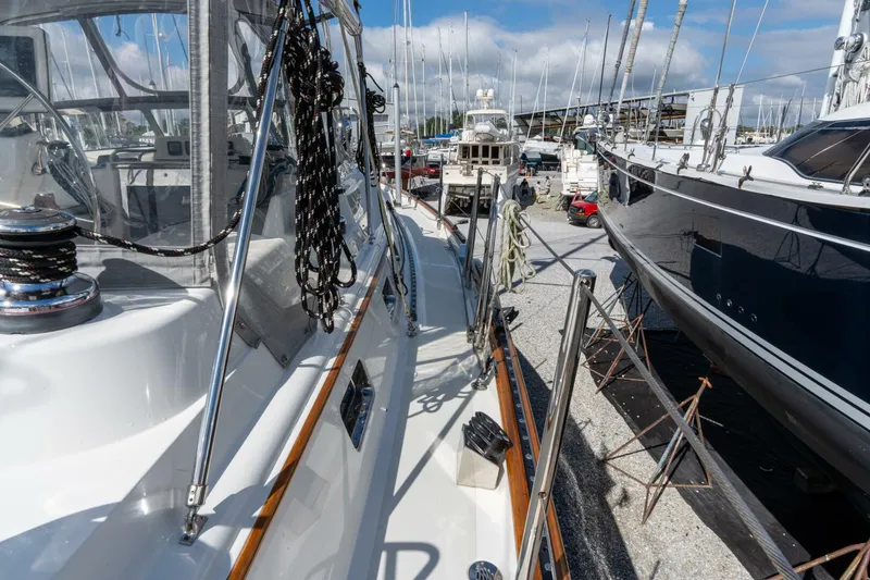 Slide: The Image of Passport Vista 545 Center Cockpit 2018 - 5675772