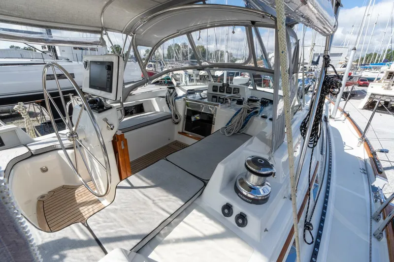 Slide: The Image of Passport Vista 545 Center Cockpit 2018 - 5675773